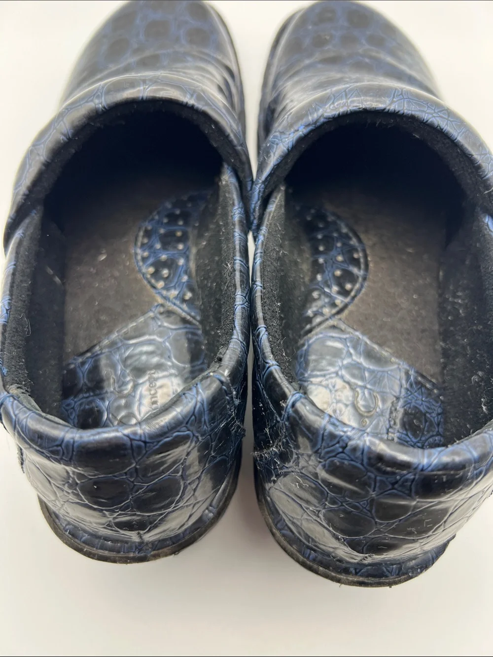 b.o.c. Navy Croc-Embossed Slip-On Loafers Women’s 8